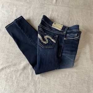Silver Suki Mid Rise Capri Jeans - Size 28